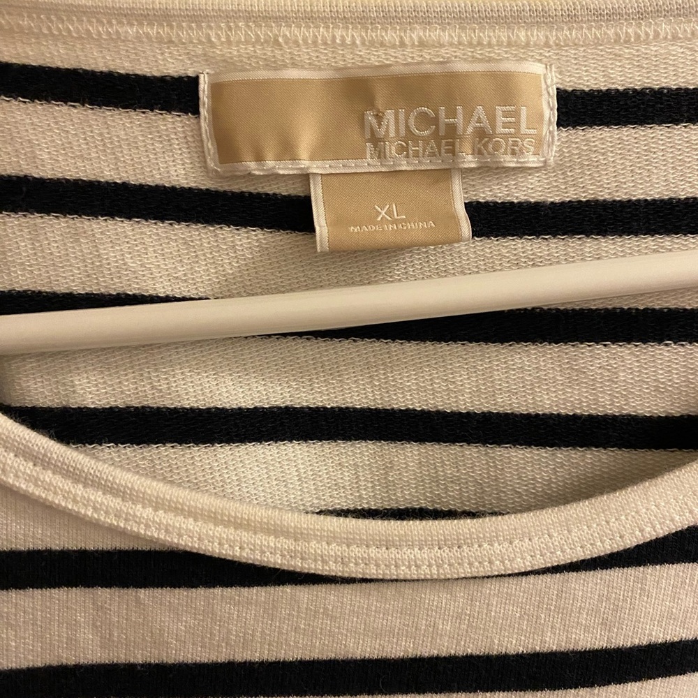 🟢 Clearance- Michael Kors women’s shirt size XL - Picture 4 of 4